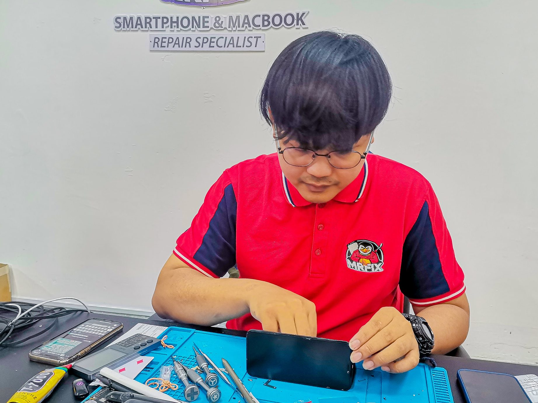 baiki phone dan laptop