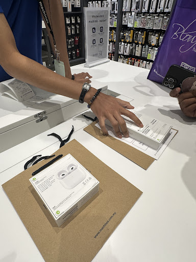 Machines AEON Rawang Anggun Apple Reseller Store