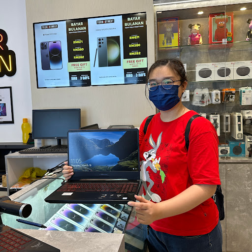 TECHSTREET QUEENSBAY MALL (BUY | SELL | TRADE | REPAIR)