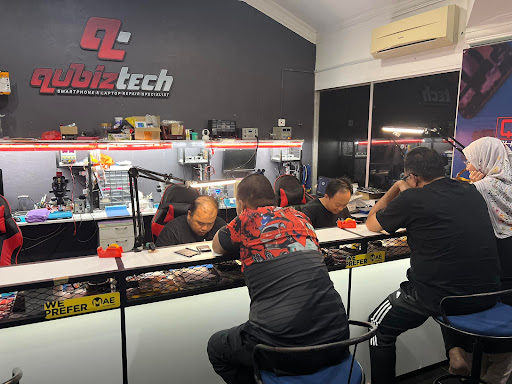 Smartphone & Laptop Repair Specialist - Qubiz Tech