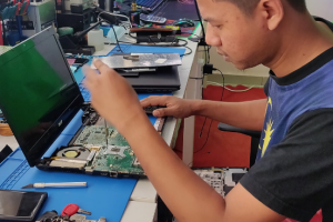 pakar repair laptop temenin baru