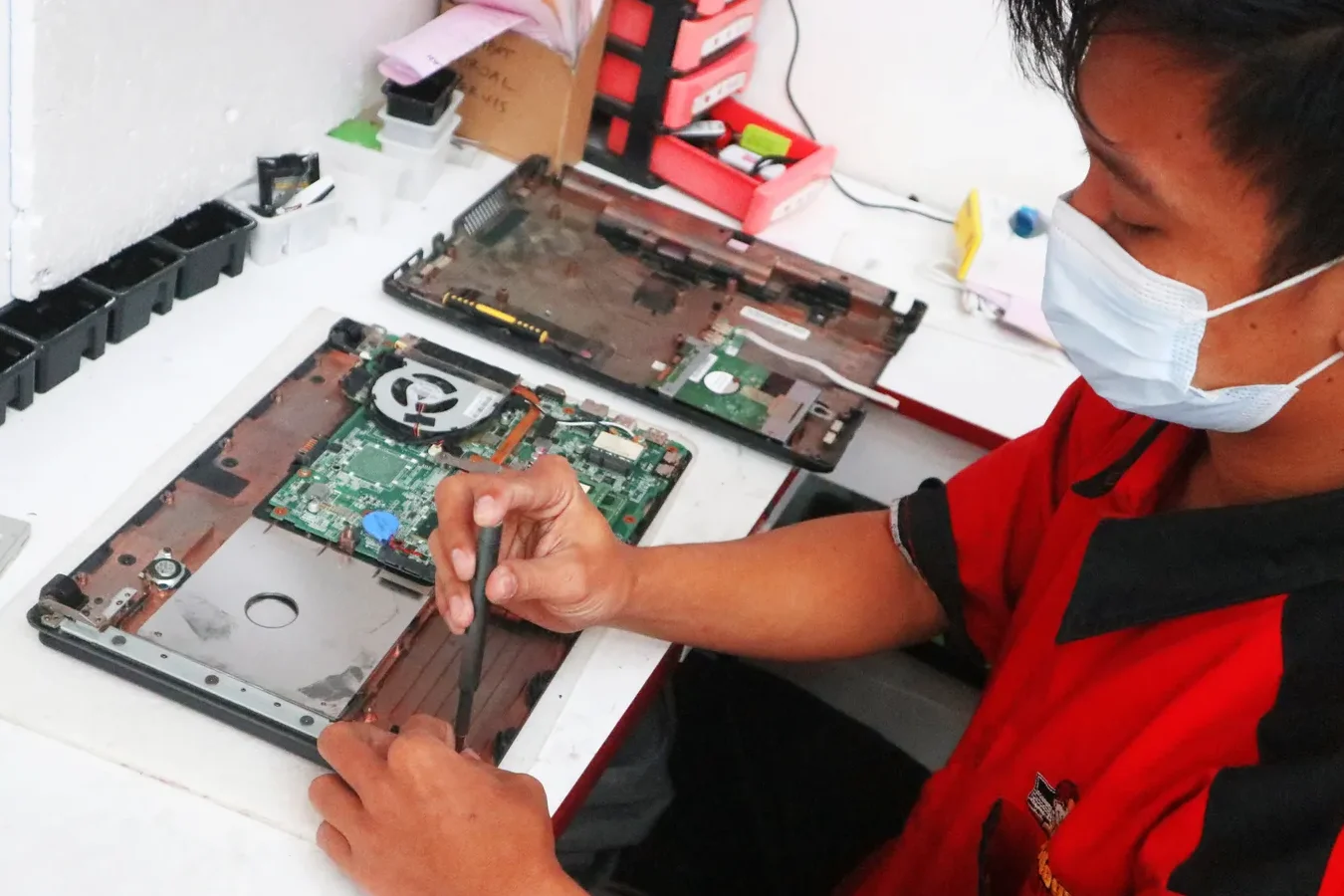 servis laptop